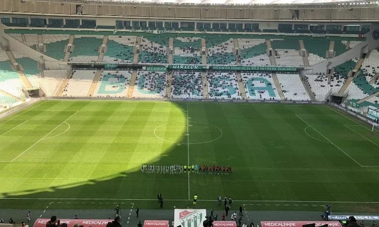 Sadece 3 Bin 500 taraftar izledi!