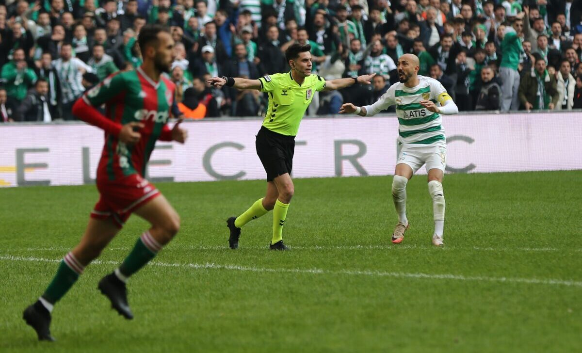 Ahmet İlhan Özek’in hakem isyanı!