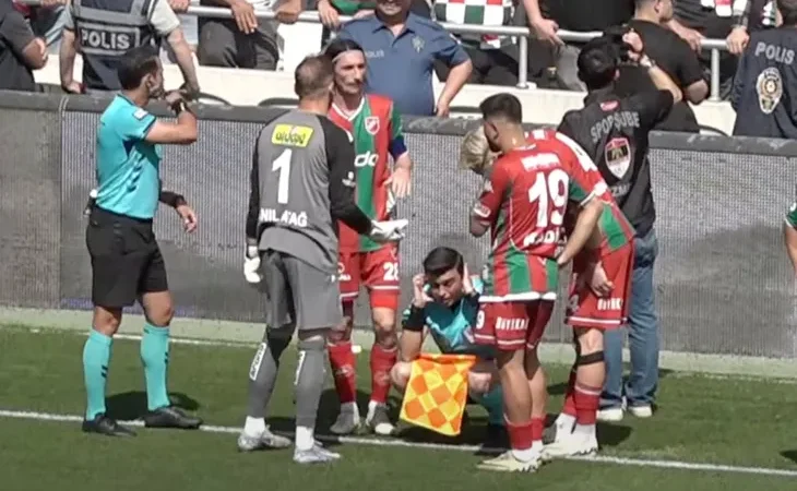 Karşıyaka tribünleri hakemi yaraladı!