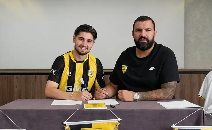 Furkan Özyapı imzaladı