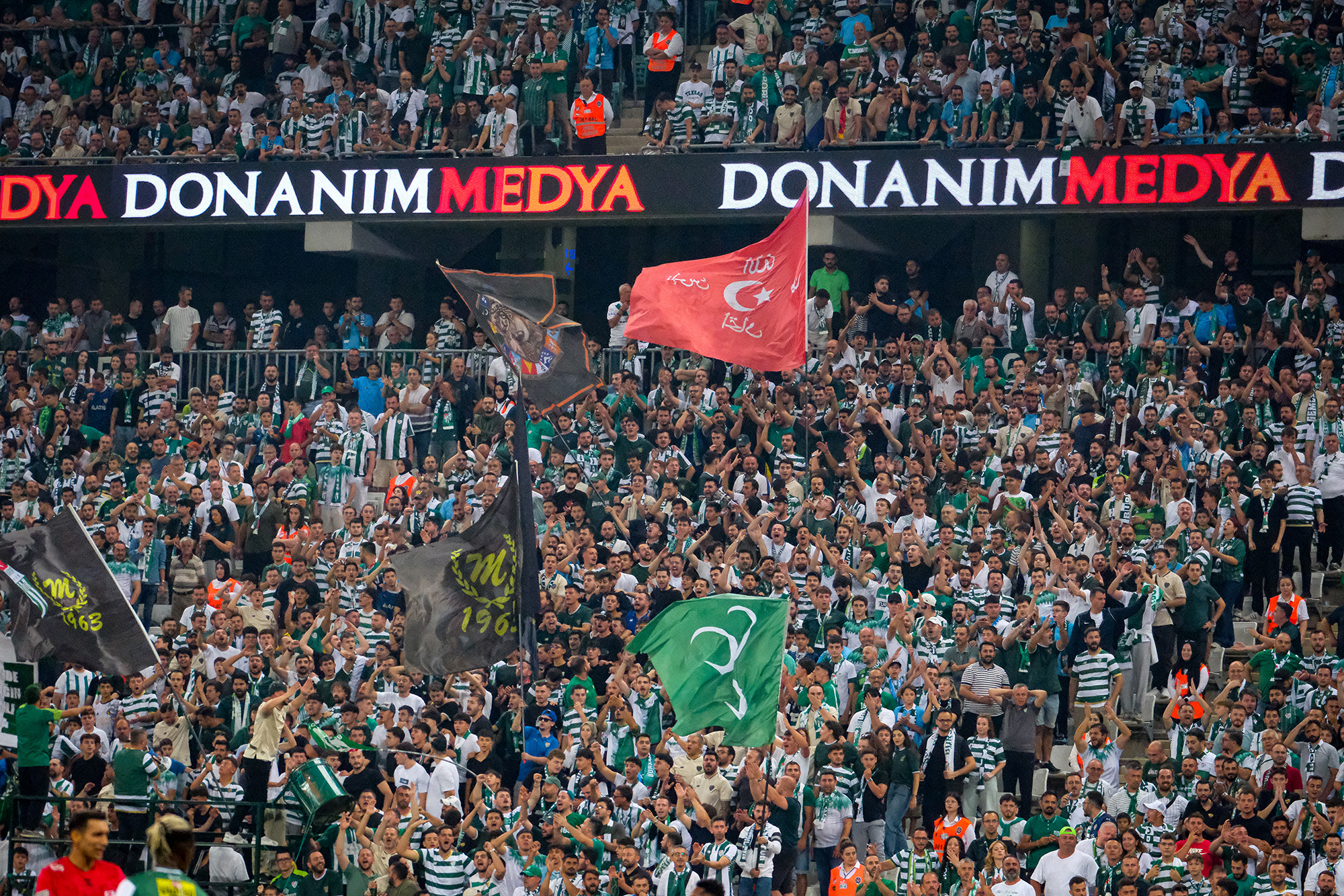 Bursaspor tribünlerinden büyük fark!