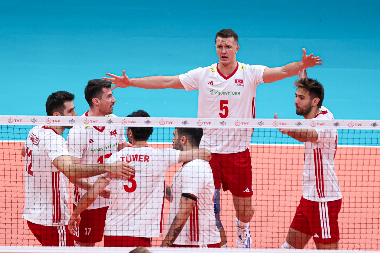 Milliler, Danimarka’yı kolay geçti